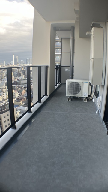 バルコニー　奥行きのあるバルコニー