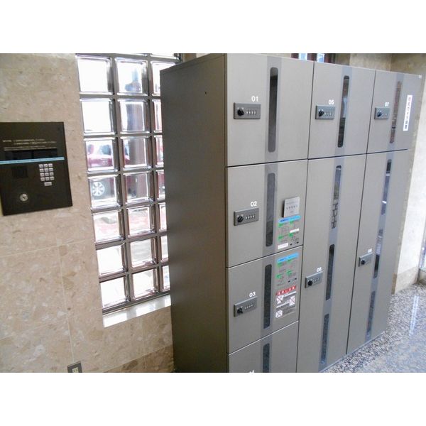 エントランス　宅配BOX