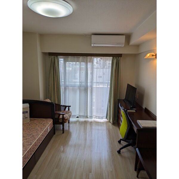 居室・リビング　家具・家電付き