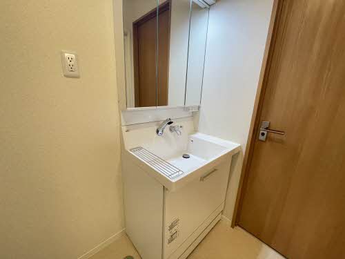 洗面設備　※同タイプの部屋写真です
