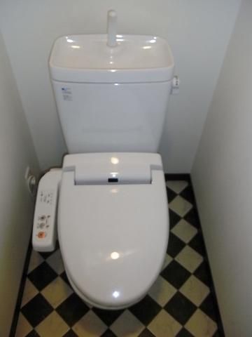 トイレ　温水洗浄機能付き暖房便座