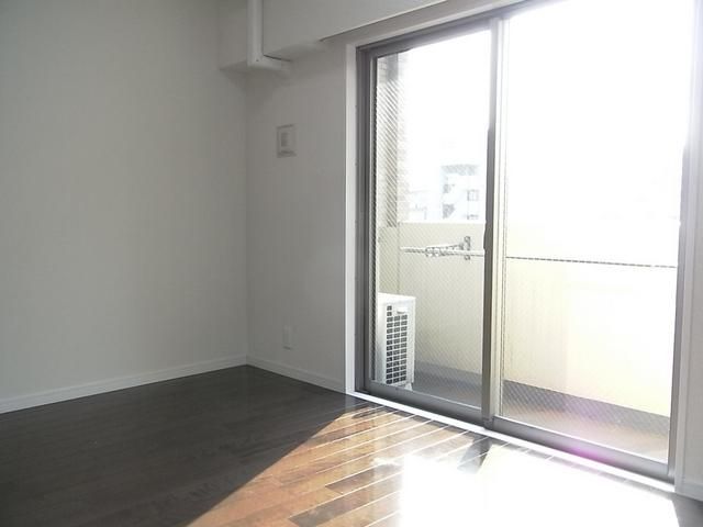 居室・リビング　フローリング仕上げ