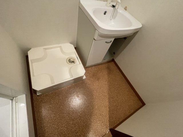洗面設備　同物件の他部屋の写真