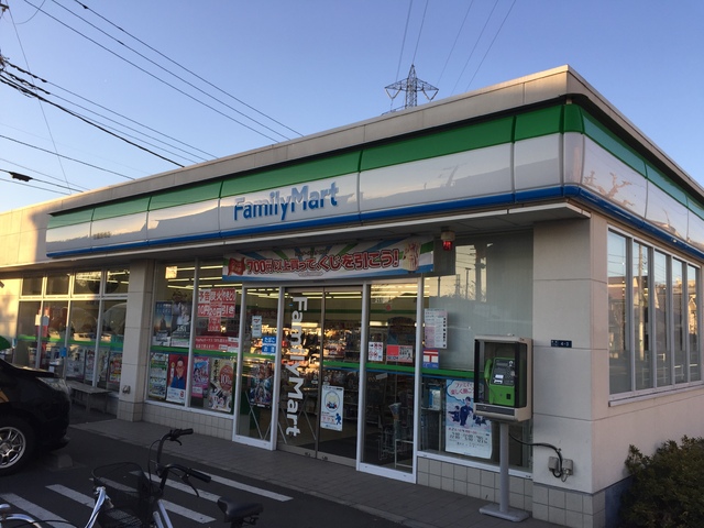コンビニ　ファミリーマート三鷹野崎店（コンビニ）まで300m