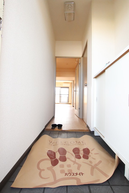 玄関　開放的な玄関です