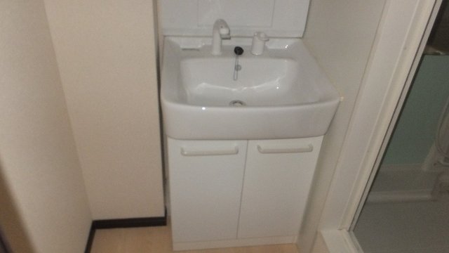 洗面設備　ゆったりとスペースのある洗面所