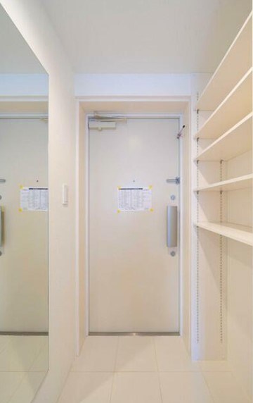 玄関　別部屋同間取り写真