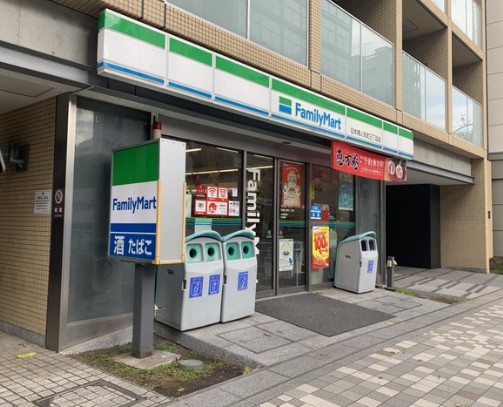 コンビニ　ファミリーマート日本橋人形町三丁目店（コンビニ）まで99m