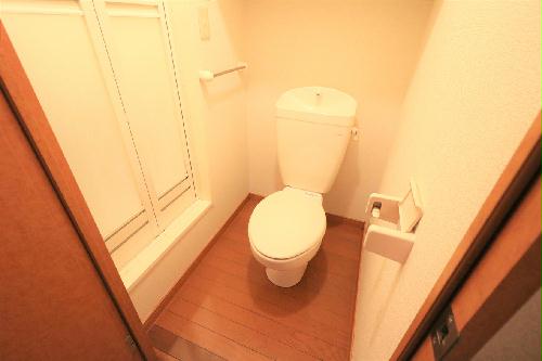トイレ　バスルーム・トイレの独立設計で快適な毎日を！
