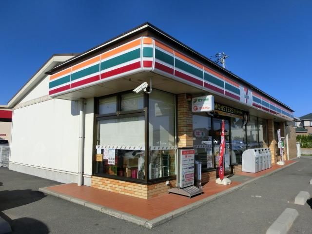 コンビニ　セブンイレブン（コンビニ）まで300m