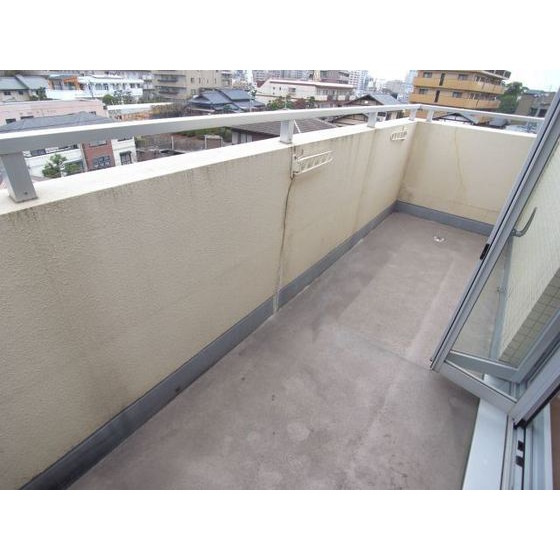 バルコニー　別部屋の写真です。