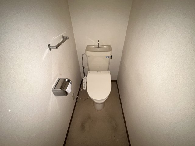 トイレ　別号室参考写真です。