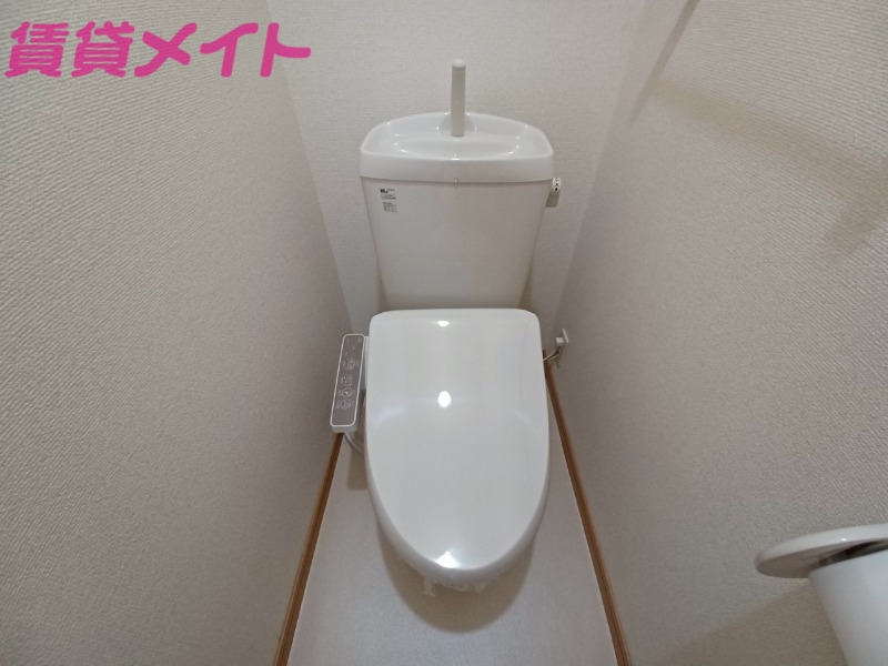 トイレ　同物件別部屋反転タイプ