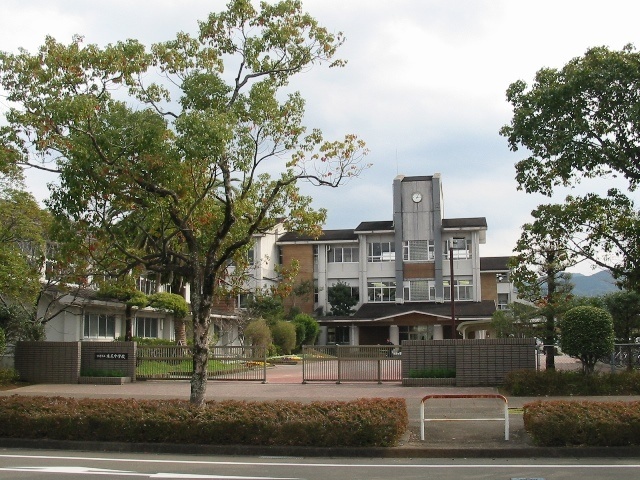 中学校　宮崎市立木花中学校（中学校）まで1096m