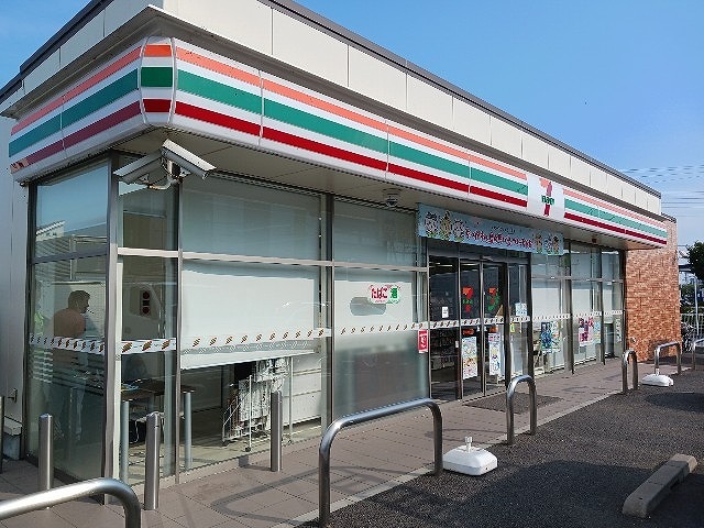 コンビニ　セブンイレブン 印西鹿黒南店（コンビニ）まで550m
