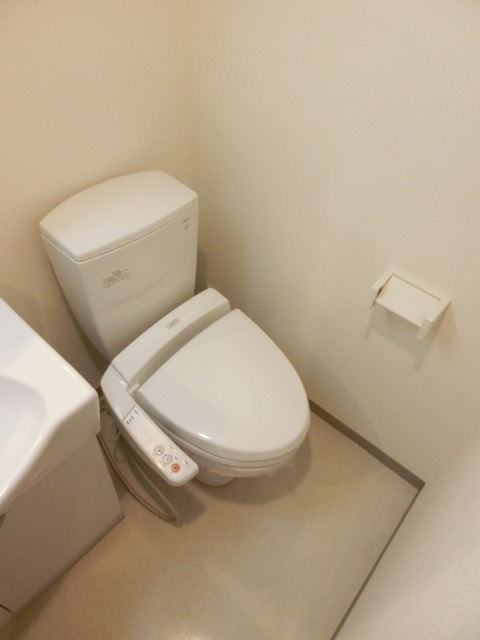 トイレ　ウォシュレット完備のトイレです。