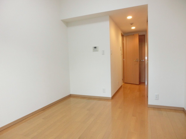 居室・リビング　ピッカピカのフローリング。設備充実のお部屋でゆとりあるシング