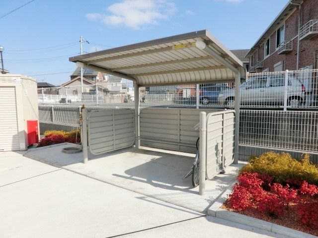その他共有部分　屋根付き駐輪場。