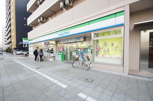 コンビニ　ファミリーマート「日進町店」（コンビニ）まで126m