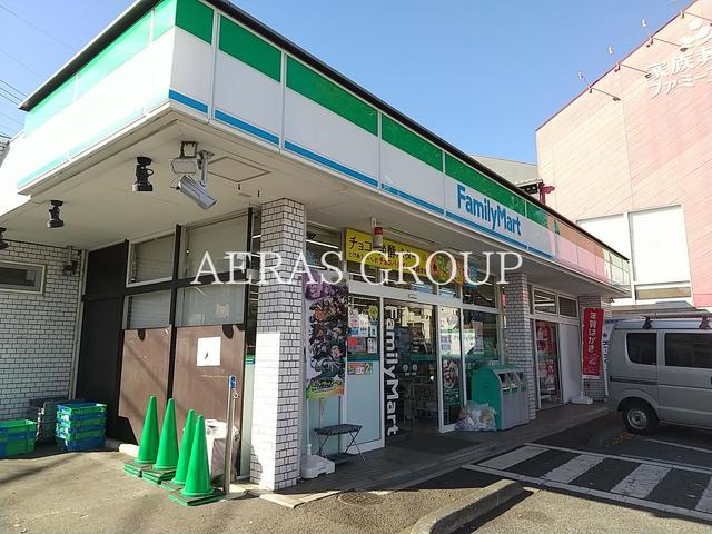 コンビニ　ファミリーマート小金原八丁目店（コンビニ）まで631m