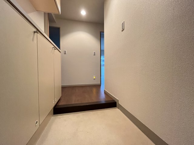 玄関　※別部屋参考写真