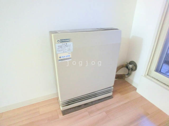 その他設備　冬はあったか石油ストーブです。
