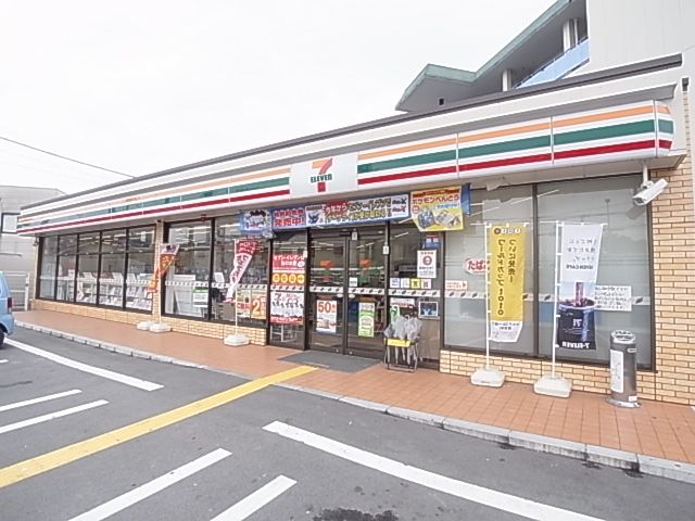 コンビニ　セブンイレブン 大和高田三倉堂南店（コンビニ）まで1023m