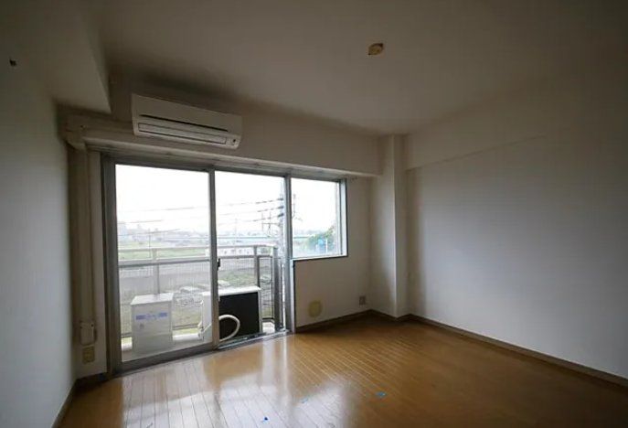 居室・リビング　リビング/居室／同建物参考写真