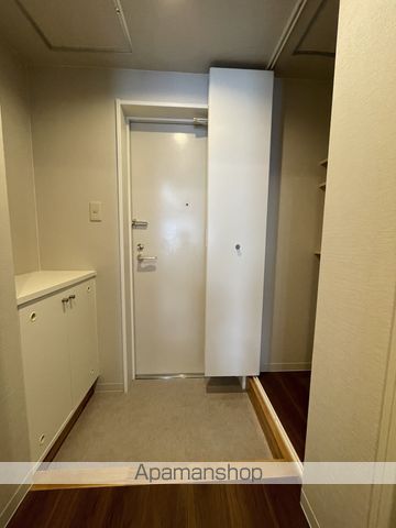地下鉄東西線 西１１丁目駅 徒歩11分 15階建 築35年の玄関写真