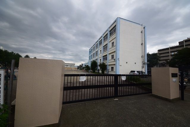 小学校　大和市立草柳小学校（小学校）まで717m