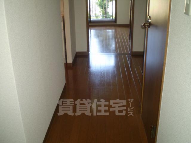 ＪＲ片町線 藤阪駅 徒歩12分 4階建 築24年の玄関写真