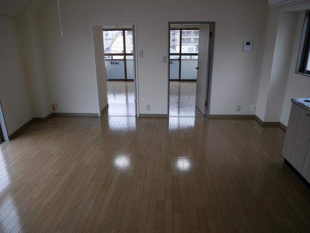 ＪＲ山手線 池袋駅 徒歩10分 4階建 築31年の居間写真