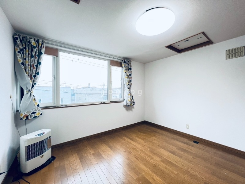 その他部屋・スペース　日当たりの良い明るいお部屋です。