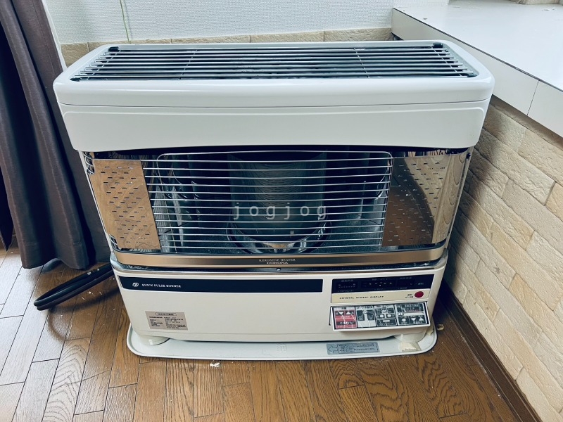 その他設備　冬はあったか灯油ストーブです。
