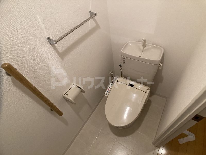 ＪＲ総武線 船橋駅 徒歩4分 5階建 築18年のトイレ写真