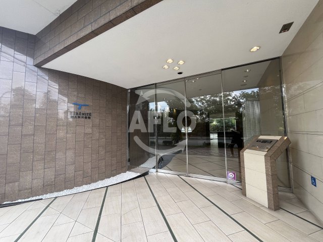 エントランス　セレニテ新大阪弐番館　エントランス