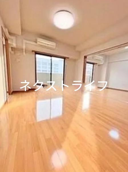 都営大江戸線 牛込柳町駅 徒歩7分 4階建 築13年の居間写真