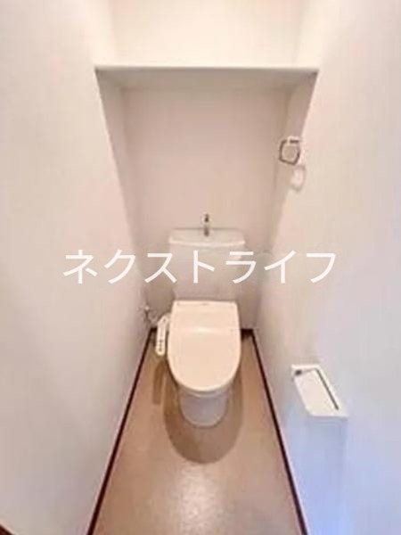 都営大江戸線 牛込柳町駅 徒歩7分 4階建 築13年のトイレ写真