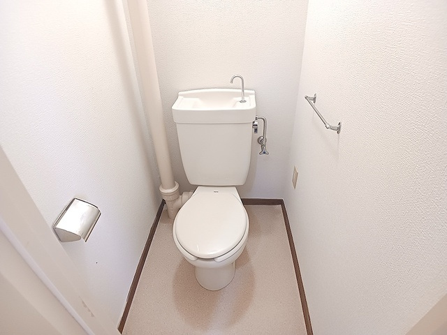 ＪＲ関西本線 三郷駅 徒歩4分 4階建 築47年のトイレ写真