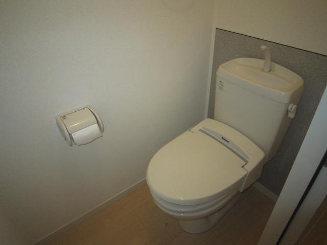 【神戸市灘区楠丘町のアパートのトイレ】