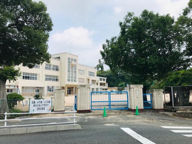 【下関市椋野町のアパートの小学校】