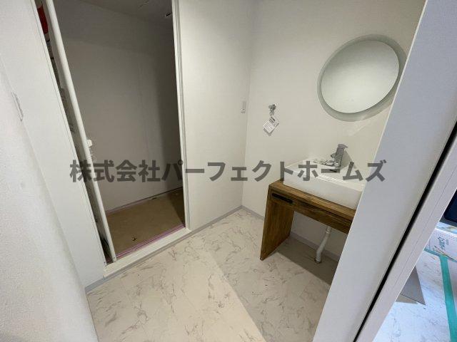 洗面設備　ゆったりとスペースのある洗面所