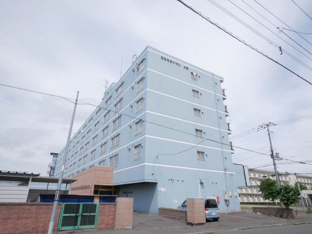 札幌市東区東苗穂三条のマンションの建物外観