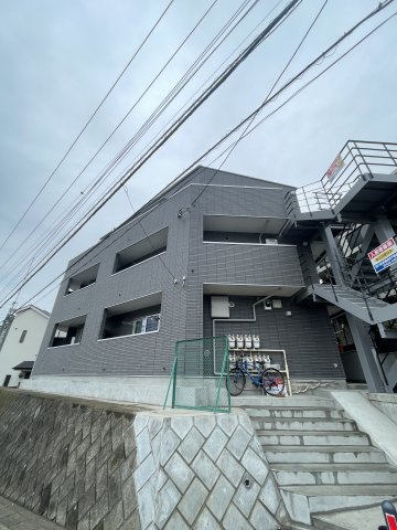 横浜市神奈川区片倉のアパートの建物外観