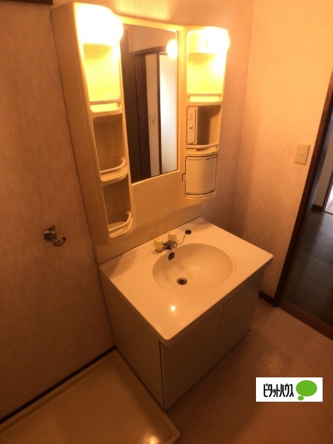 洗面設備　他のお部屋のお写真です