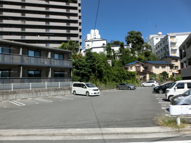 【セリーンアイハウスの駐車場】