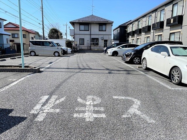 【レオパレスK2の駐車場】