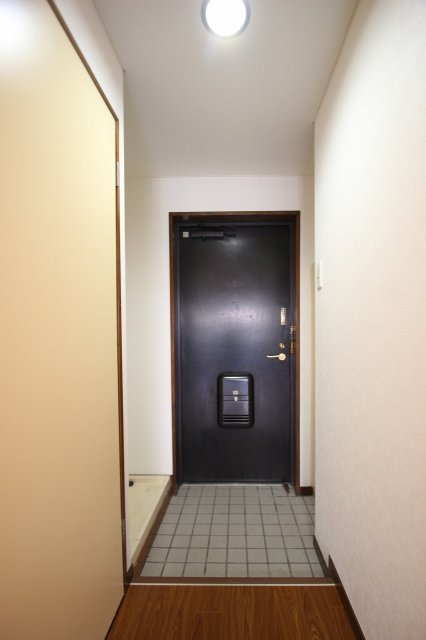 玄関　同物件別号室の写真