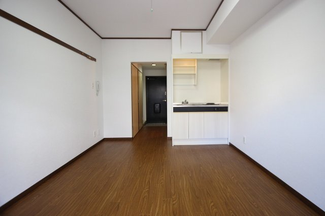 居室・リビング　同物件別号室の写真