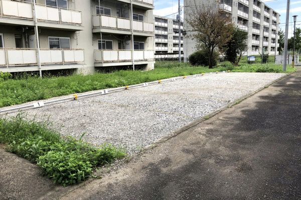 【行田市大字長野のマンションの駐車場】